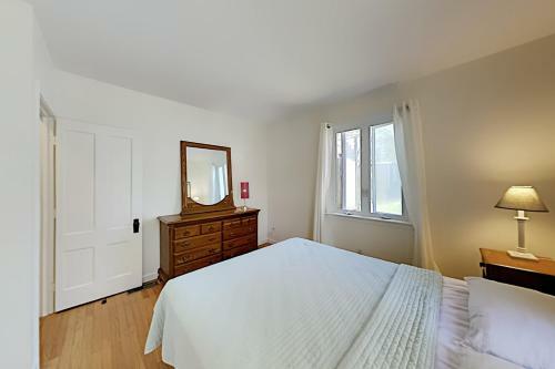 Oak Leaf Cape Cottage