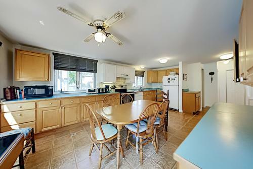Oak Leaf Cape Cottage