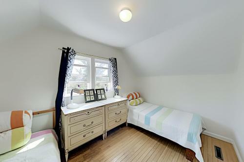 Oak Leaf Cape Cottage