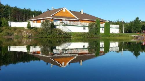 Hotel Auberge Du Lac Malcom