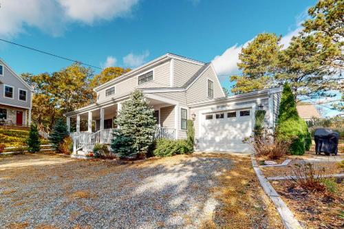 Chic Spacious Home Half A Mile From Commercial Street