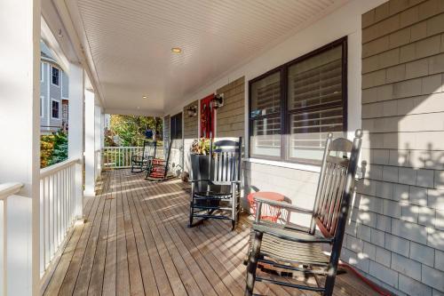 Chic Spacious Home Half A Mile From Commercial Street