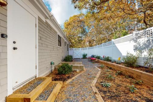 Chic Spacious Home Half A Mile From Commercial Street