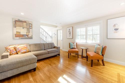 Chic Spacious Home Half A Mile From Commercial Street