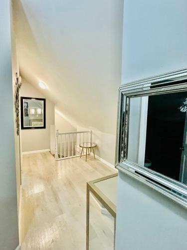Newly Renovated 2 Floor Apartment Getaway