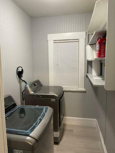 Newly Renovated 2 Floor Apartment Getaway