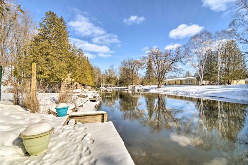 Riverside Family Getaway - Seven Lakes Escape