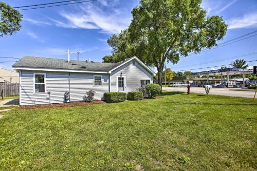 Cozy Elk Rapids Home With Yard Walk To 2 Lakes
