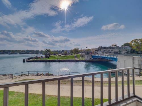 239 Edgewater Inn