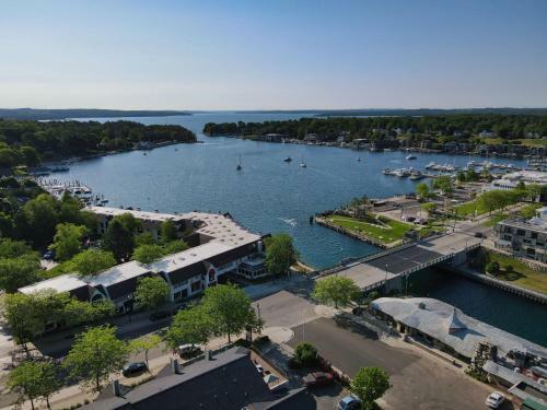 356 Edgewater Inn