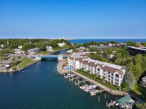 344 Edgewater Inn