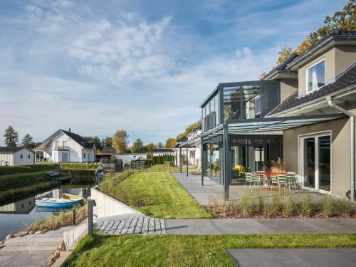 Apartamento Luxus Fewo 122 M� Direkt Am Wasser Mit Boot