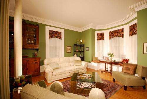 Legacy House Bed And Breakfast