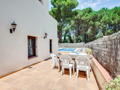 Chic Holiday Home In Playa de Pals With Terrace