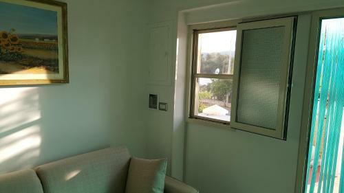 Bilocale Con Terrazzino