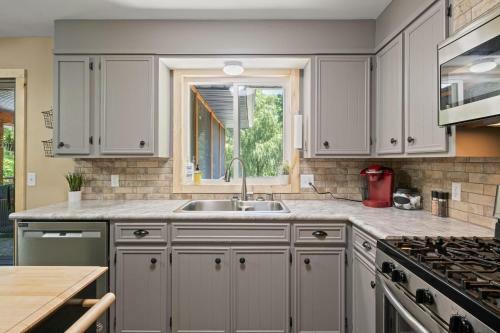 Wine Down Cottage - Summer And Winter Adventures!