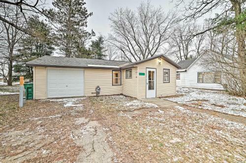 Quaint Frederic Home Ski, Boat And Hike Nearby