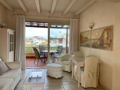 Comfortable Apartment With View On Swimming Pool