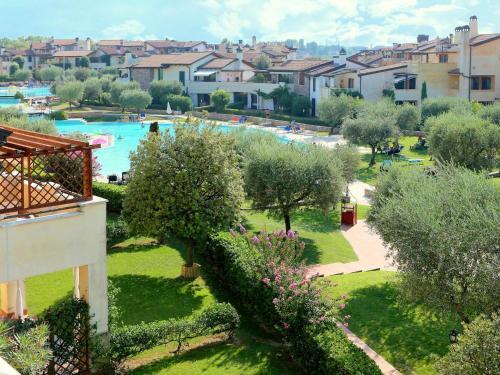 Comfortable Apartment With View On Swimming Pool