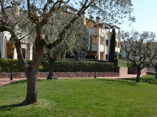 Comfortable Apartment With View On Swimming Pool