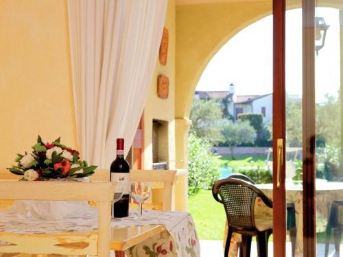 Comfortable Apartment With View On Swimming Pool