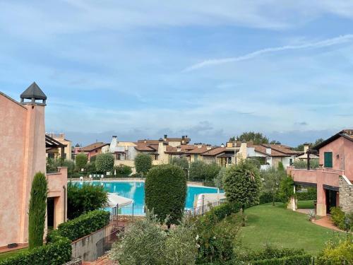 Comfortable Apartment With View On Swimming Pool
