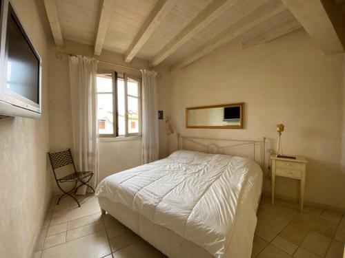 Comfortable Apartment With View On Swimming Pool