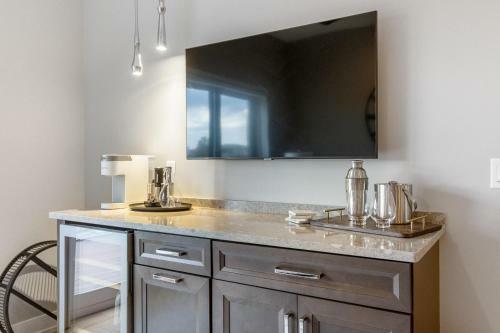 The George Suite 203