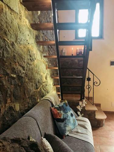 Mandorlo Dell'etna, Casa Siciliana
