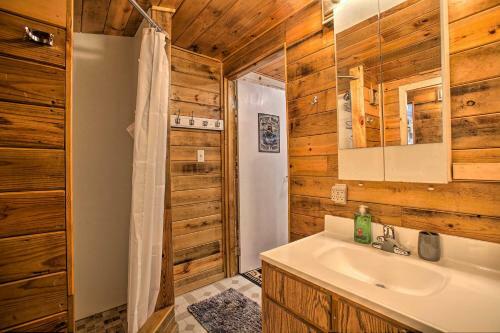 Snowmobilers Dream Lodge - 400 Private Acres!