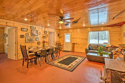 Snowmobilers Dream Lodge - 400 Private Acres!