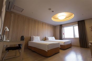 Landmark Hotel