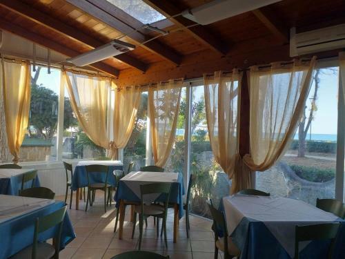 Hostal Room In Bb - Spacious Double Room A Stones Throw From The Sea