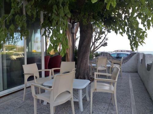 Hostal Room In Bb - Spacious Double Room A Stones Throw From The Sea