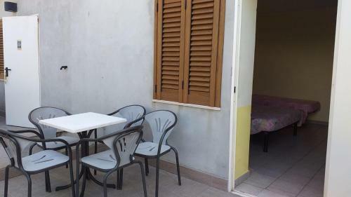 Hostal Room In Bb - Spacious Double Room A Stones Throw From The Sea