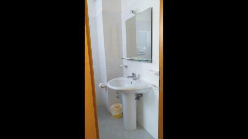 Hostal Room In Bb - Spacious Double Room A Stones Throw From The Sea
