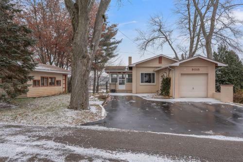 Amazing Lakefront Retreat On Long Lake! Home