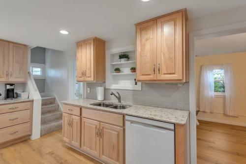 Amazing Lakefront Retreat On Long Lake! Home