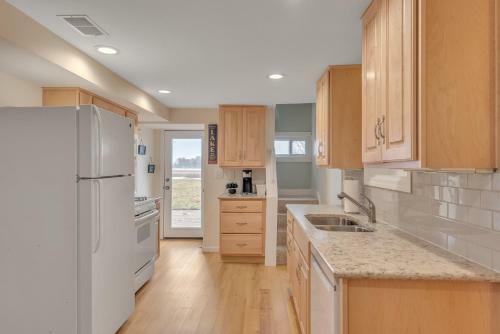 Amazing Lakefront Retreat On Long Lake! Home