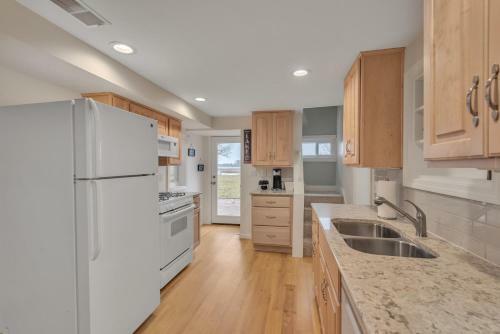 Amazing Lakefront Retreat On Long Lake! Home