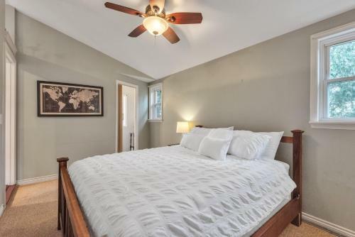 Amazing Lakefront Retreat On Long Lake! Home