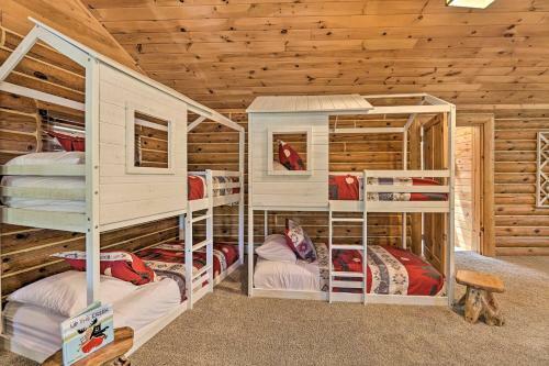 Luxe Riverfront Lodge With Kayaks Near Torch Lake!