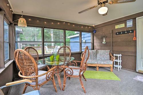 Quaint Roscommon Cabin With Deck And Fire Pit!