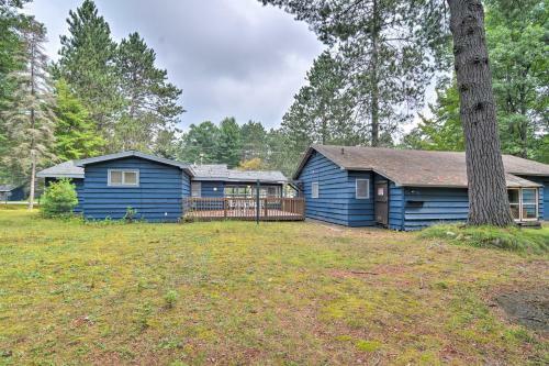 Quaint Roscommon Cabin With Deck And Fire Pit!