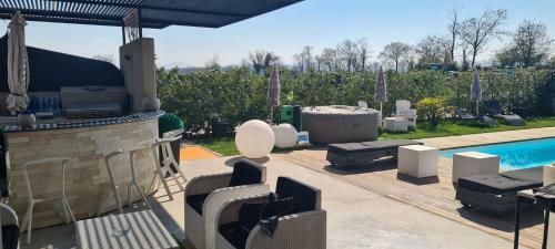Apartamento Tavernetta Privata In Villa Moderna Con Piscina