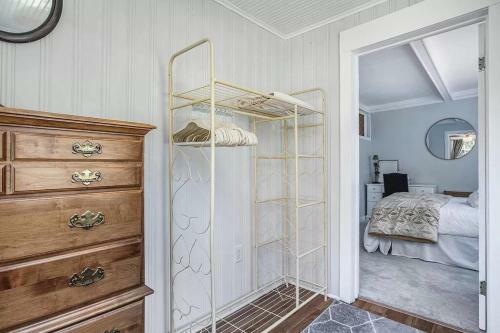 Newly Renovated Farmhouse 2 Miles From Beach!
