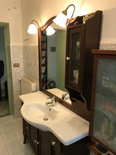 Hilltop Villa Garden With Jacuzzi Great Views