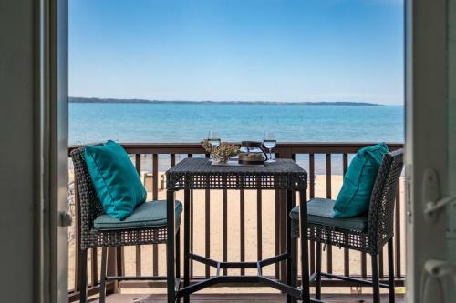 Apartamento New Listing Beach Bliss 211! Stunning Bay View