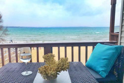Apartamento New Listing Beach Bliss 211! Stunning Bay View