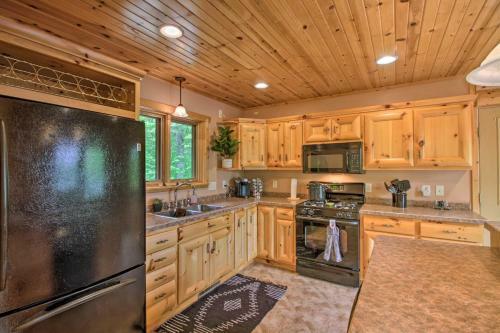 Stunning Crosslake Cabin With Deck And Lake Views!